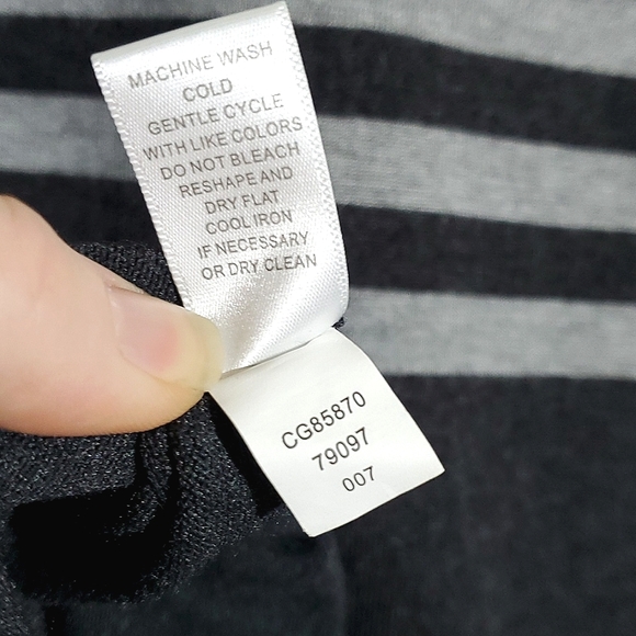 Cable & Gauge Grey Two-Tone Horizontal Stripe 3/4 Sleeve Knit Top - Medium - Picture 10 of 10